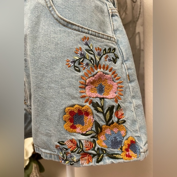 NWT FARM Rio Summer Garden Denim Shorts - Picture 6 of 15
